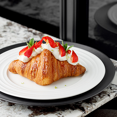 Croissant with strawberries and Mascarpone cream